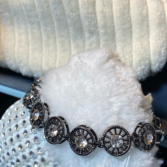 NWT 🖤 HEMATITE 🖤 FOCUS FILIGREE DISK WITH BEAUTIFUL CLEAR STONES BRACELET - Picture 5 of 9